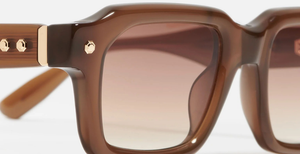 John Dalia P19 | C155 - Luxussonnenbrille aus acetat mit braunem Rahmen und braunen Gläsern.