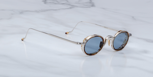 Jacques Marie Mage Varda Cairo ovale Luxus-Sonnebrille mit silbernem Rahmen und blauen Gläsern