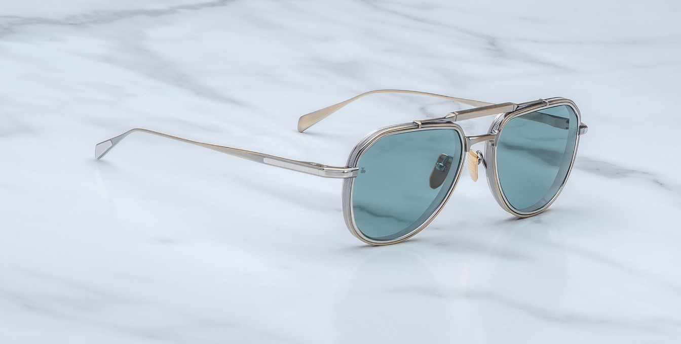 Jacques Marie Mage Admiral | Yellowstone VI | 755M Luxussonnenbrille mit antik goldenem Rahmen und blauen Gläsern