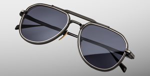 Jacques Marie Mage Commander Corbeau Luxus-Sonnenbrille – handgefertigt in Japan mit silberner Fassung und grauen Gläsern