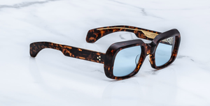 Jacques Marie Mage Aldo Argyle - Luxus-Sonnenbrille handgefertigt in Japan mit braunem Rahmen und blauen Gläsern in Eckig