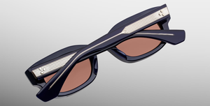 Rechteckige Jacques Marie Mage Whiskeyclone Minuit - Luxussonnenbrille mit blauem Rahmen und rot braunen Gläsern