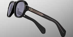 Jacques Marie Mage Richard Raven Luxussonnenbrille mit schwarzem Rahmen und grauen Gläsern