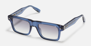 John Dalia P18 | C136 - Luxussonnenbrille mit blauem Rahmen und grauen Gläsern.