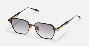 John Dalia Richy | C476 - Luxussonnenbrille mit schwarzer Rahmen und grauen Gläsern. Eckig und aus Titan