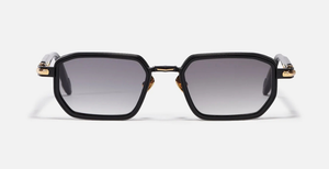 John Dalia Miles | C302 - Luxussonnenbrille mit schwarzem Rahmen und grauen Gläsern.