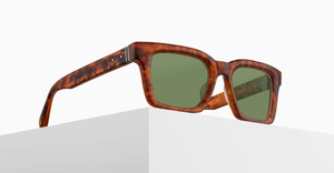 Matsuda M1033 | Walnut Amber - Luxussonnenbrille mit braunem Rahmen und grünen Gläsern handgemacht in Japan in Eckig