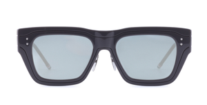 thom browne 947Z 020 Eckige Sonnenbrille mit grauem Rahmen und blauen Gläsern