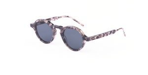 Thom Browne 926A 025 Thom Browne 926A | 025 runde Luxus-Sonnenbrillen mit grauem Rahmen und blauen Gläsern