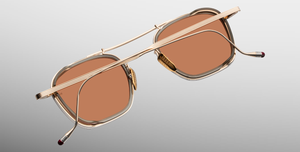 jacques marie mage baudelaire 2 darjeeling eckige sonnenbrille aus titan und acetat in gold und taupe mit orangenen gläsern