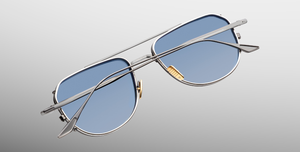 jacques marie mage cendrars antique silver aviator sonnenbrille aus titan in gunmetal und silber mit blauen verlaufsgläsern