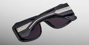 jacques marie mage alfie shadow eckige sonnenbrille in schwarz mit dunkelgrauen gläsern