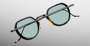 jacques marie mage dixon paon pantoförmige sonnenbrille aus titan und acetat in schwarz und silber mit türkisenen Gläsern