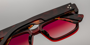 Jacques Marie Mage Walker Burgundy Rechteckige Sonnenbrille in weinrot mit roten Gläsern