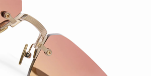 akoni juno three brushed gold randlose eckige sonnenbrille in gold mit orange gelben verlaufsgläser
