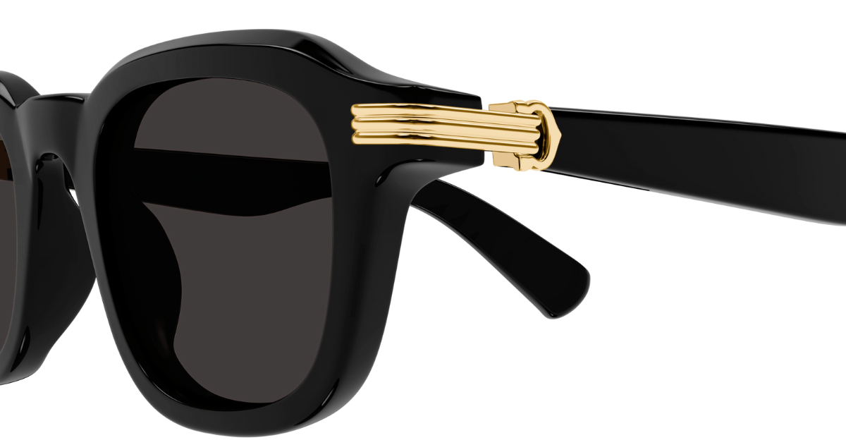 cartier 0536S 001 eckige sonnenbrille in schwarz mit grauen gläsern