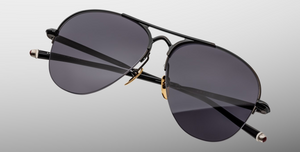 jacques marie mage amelia black, pilotensonnenbrille in schwarz mit dunkel grauen gläsern