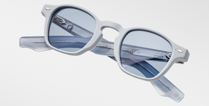 jacques marie mage suede collection zephirin sky suede eckige sonnenbrille in blau mit blauen gläsern