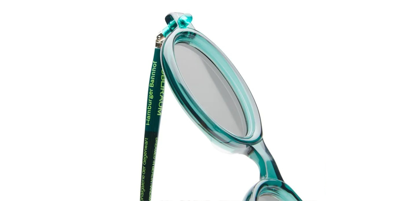 kuboraum p6 hamburger bahnhof hb ovale sonnenbrille in grün mit hell grauen gläsern