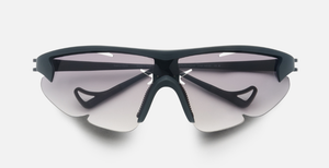 district vision junya racer paf off-black schwarze sportsonnenbrille mit grauen verlaufsgläsern