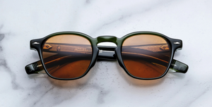 jacques marie mage zephirin 47 borneo eckige sonnenbrille aus acetat in grün mit orangenen gläsern