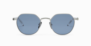 akoni themis brushed silver pantoförmige Sonnenbrille in silber mit blauen gläsern