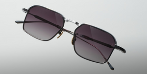 jacques marie mage koenig amour, eckige sonnenbrille in schwarz und silber mit grauen verlaufsgläser