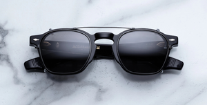 jacques marie mage zephirin 47 clip on black eckiger sonnenclip aus titan in schwarz mit schwarzen gläsern, hergestellt in japan