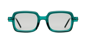kuboraum p2 hb kollektion hamburger bahnhof. eckige sonnenbrille in grün mit hellgrauen gläsern