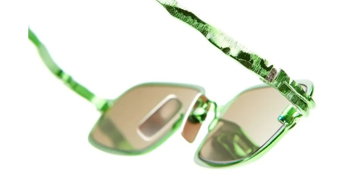 kuboraum z18 hamburger bahnhof hb, eckige sonnenbrille ijn metall mit grünen gläsern