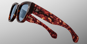 jacques marie mage chelsea breccia eckige sonnenbrille in havana mit blauen gläsern