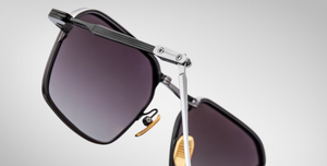 jacques marie mage koenig amour, eckige sonnenbrille in schwarz und silber mit grauen verlaufsgläser