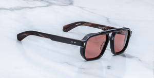 jacques marie mage evans velours eckige sonnenbrille aus acetat in schwarz mit weinroten gläsern