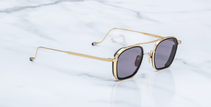 jacques marie mage baudelaire 2 ebony eckige sonnenbrille aus titan und acetat in gold und schwarz marmoriert mit grau blauen gläsern