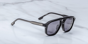jacques marie mage leonard raven eckige sonnenbrille in schwarz mit grauen gläsern