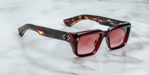 Jacques Marie Mage Walker Burgundy Rechteckige Sonnenbrille in weinrot mit roten Gläsern