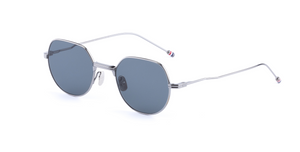 Thom Browne 935A | 035 Rechteckige Sonnenbrille mit silbernem Rahmen und blauen Gläsern