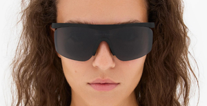 district vision konoha black sportsonnenbrille in schwarz mit grauen gläsern