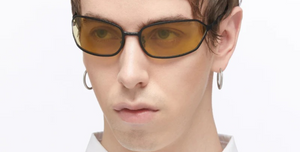 Kuboraum H30 | BM curved Sonnenbrille mit schwarzem Rahmen und gelben Gläsern