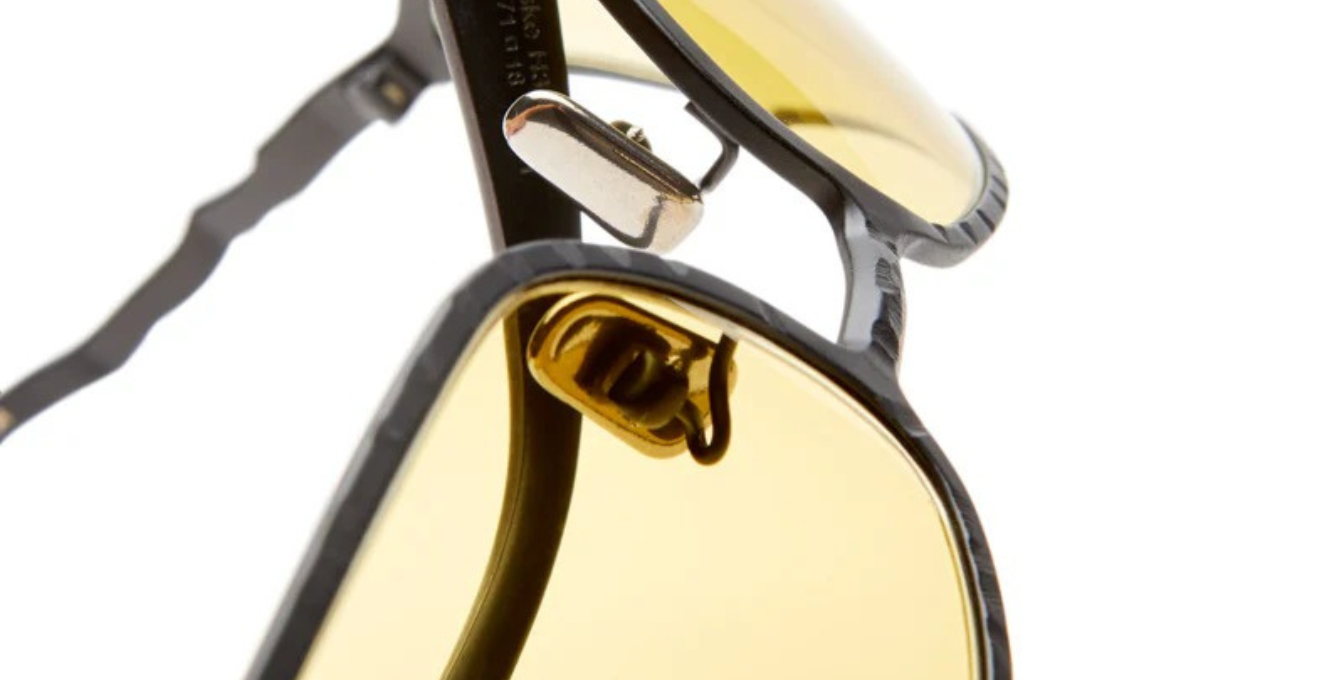 Kuboraum H30 | BM curved Sonnenbrille mit schwarzem Rahmen und gelben Gläsern