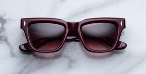 Die TORRANCE in Reserve aus der STANLEY KUBRICK by JMM Kollektion: ikonische Luxusbrille in limitierter Edition, inspiriert von The Shining. Ausdrucksstark, exklusiv und zeitlos.