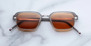 Jacques Marie Mage Comanche Tempest – limitierte Titan-Acetat Sonnenbrille mit orangen Gläsern, handgefertigt in Japan, Frontansicht