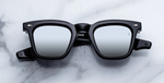 Jacques Marie Mage Leclair Black Mirror Luxussonnenbrille mit eckigen schwarzem Rahmen und grauen Gläsern