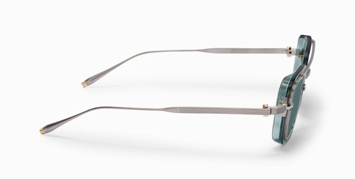 akoni jura deep emerald green eckige sonnenbrille in silber und grün mit grünen gkäsern