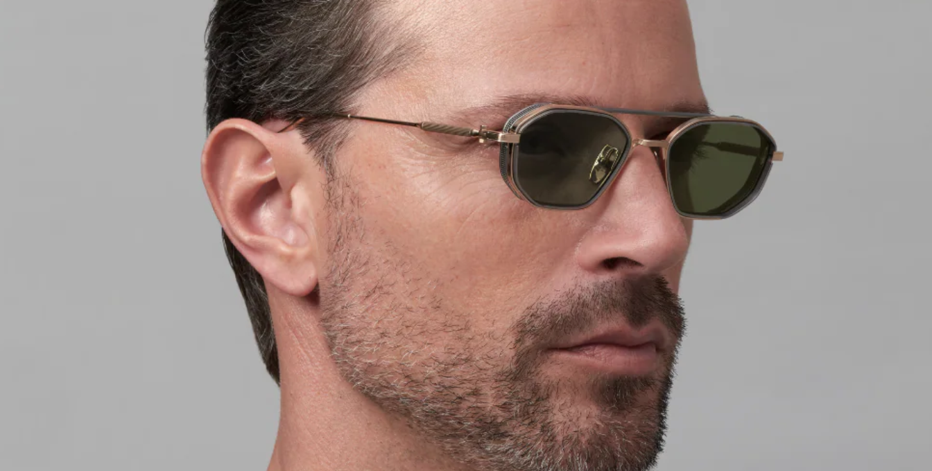 Akoni Eris-Brushed Silver - Brushed Black Rhodium - Eckige Luxus-Sonnenbrille aus Titan in Silber mit grauen Gläsern, hergestellt in Japan