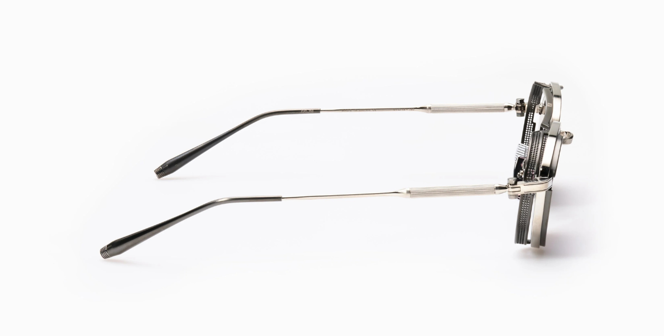 Akoni Eris-Brushed Silver - Brushed Black Rhodium - Eckige Luxus-Sonnenbrille aus Titan in Silber mit grauen Gläsern, hergestellt in Japan