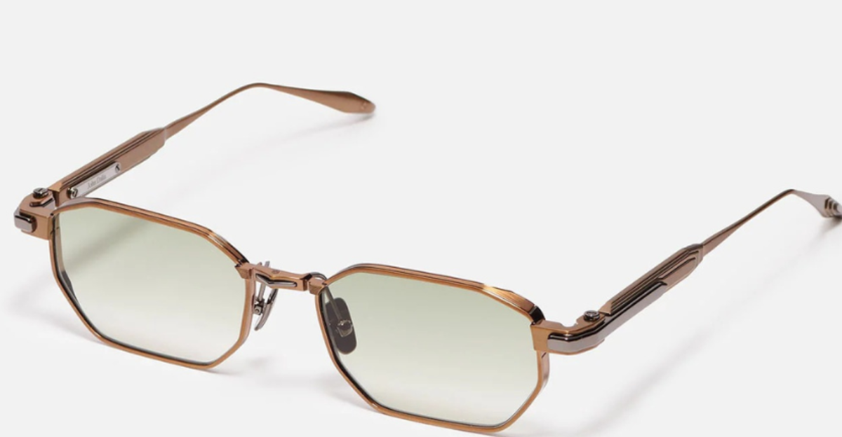 John Dalia Axel | C441 - Luxussonnenbrille mit goldenem Rahmen und grünen Gläsern.