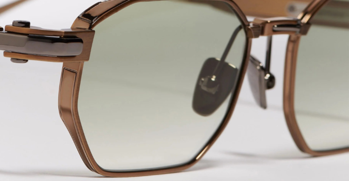 John Dalia Axel | C441 - Luxussonnenbrille mit goldenem Rahmen und grünen Gläsern.