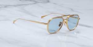 Jacques Marie Mage Commander Ciel Luxus-Sonnenbrille – handgefertigt in Japan mit goldener Fassung und blauen Gläsern