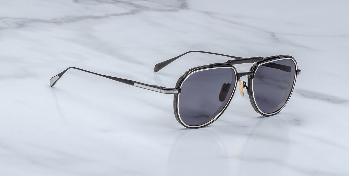 Jacques Marie Mage Commander Corbeau Luxus-Sonnenbrille – handgefertigt in Japan mit silberner Fassung und grauen Gläsern